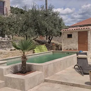 https://le-mas-de-la-tortue.fr-provencehotel.com